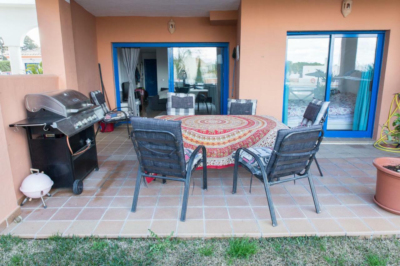 Duquesa Suites Golf And Gardens Манилва Екстериор снимка