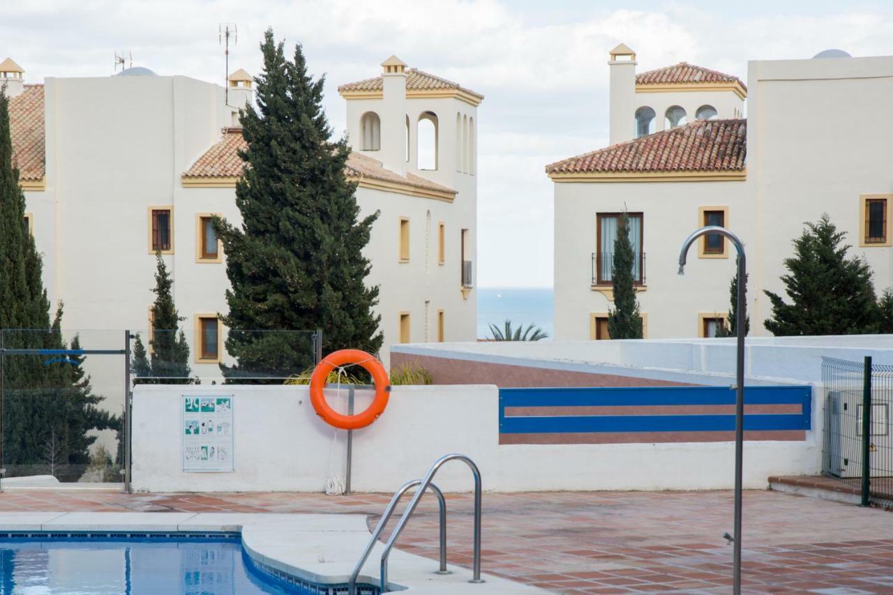 Duquesa Suites Golf And Gardens Манилва Екстериор снимка