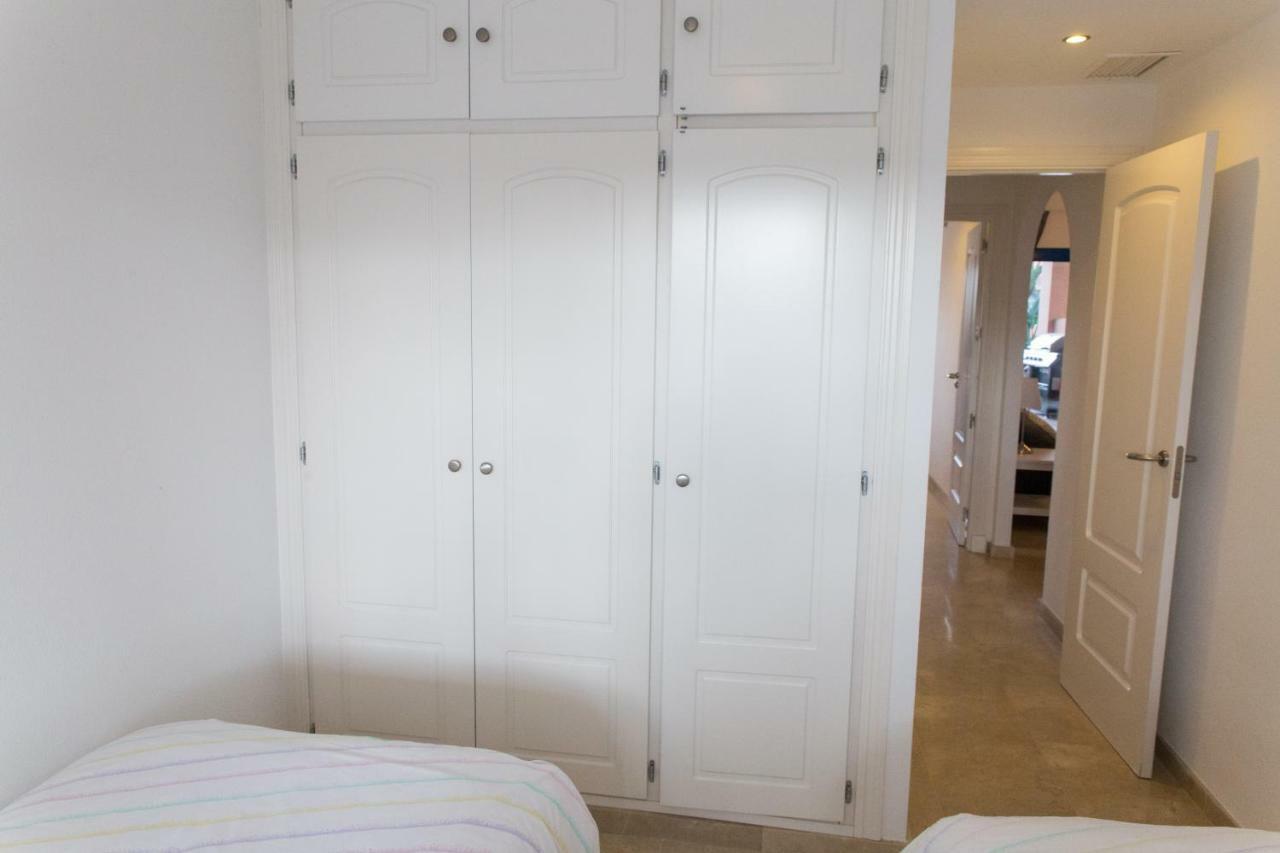 Duquesa Suites Golf And Gardens Манилва Екстериор снимка
