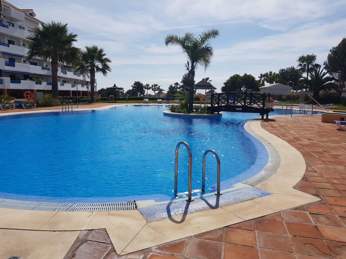 Duquesa Suites Golf And Gardens Манилва Екстериор снимка